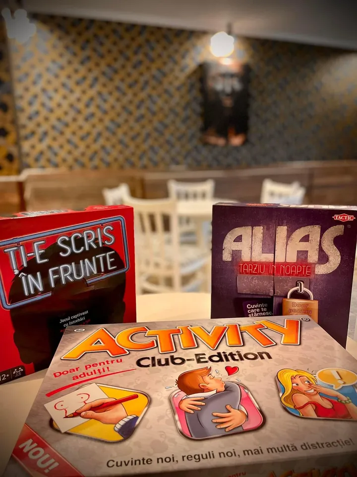 Jocuri de societate: Activity, Alias, Te scriu în frunte