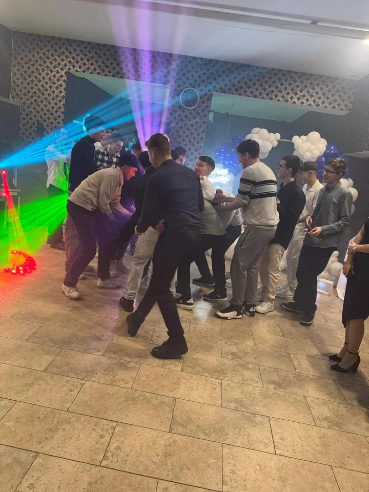 Dans sub lasere colorate
